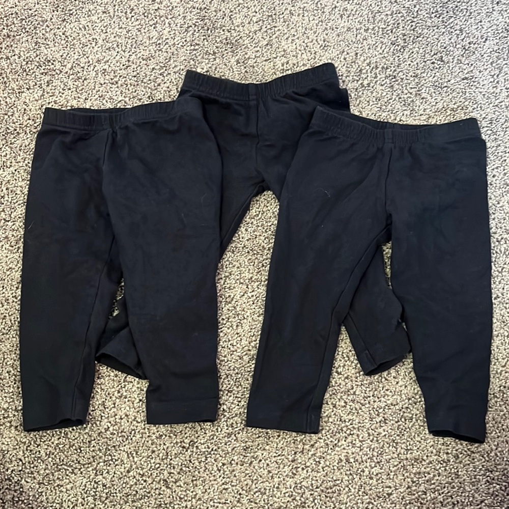 3 pairs of baby girl carters leggings 9 months but tight and fits like 6 months